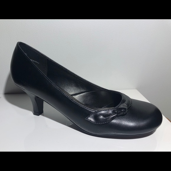 Black high heel shoe gently used wore once size 8 - Picture 2 of 12